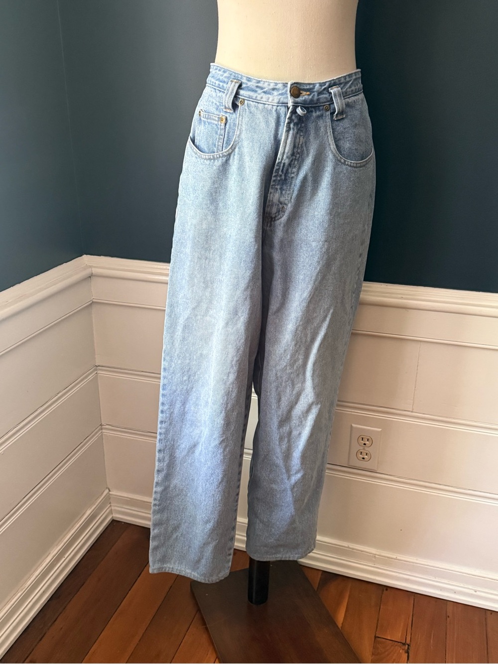 Vintage 90s Eddie Bauer Light Blue High-Waist Straight Jeans with Utility Loop
